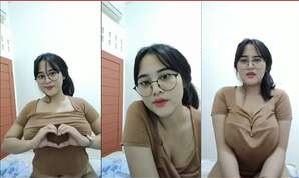 Bokep Live Remes Cewek Tobrut Dari Luar Baju Acha